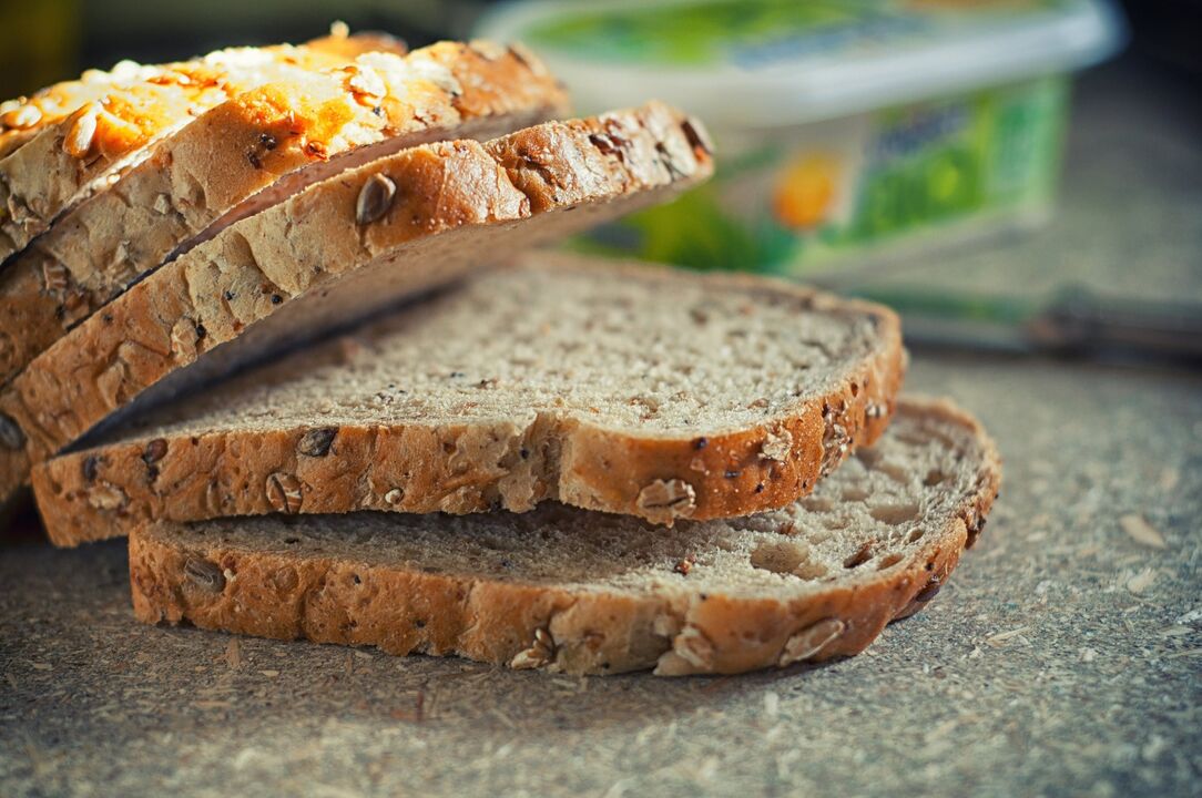 A dieta do grupo sanguíneo 4 permítelle incluír pan integral na súa dieta. 